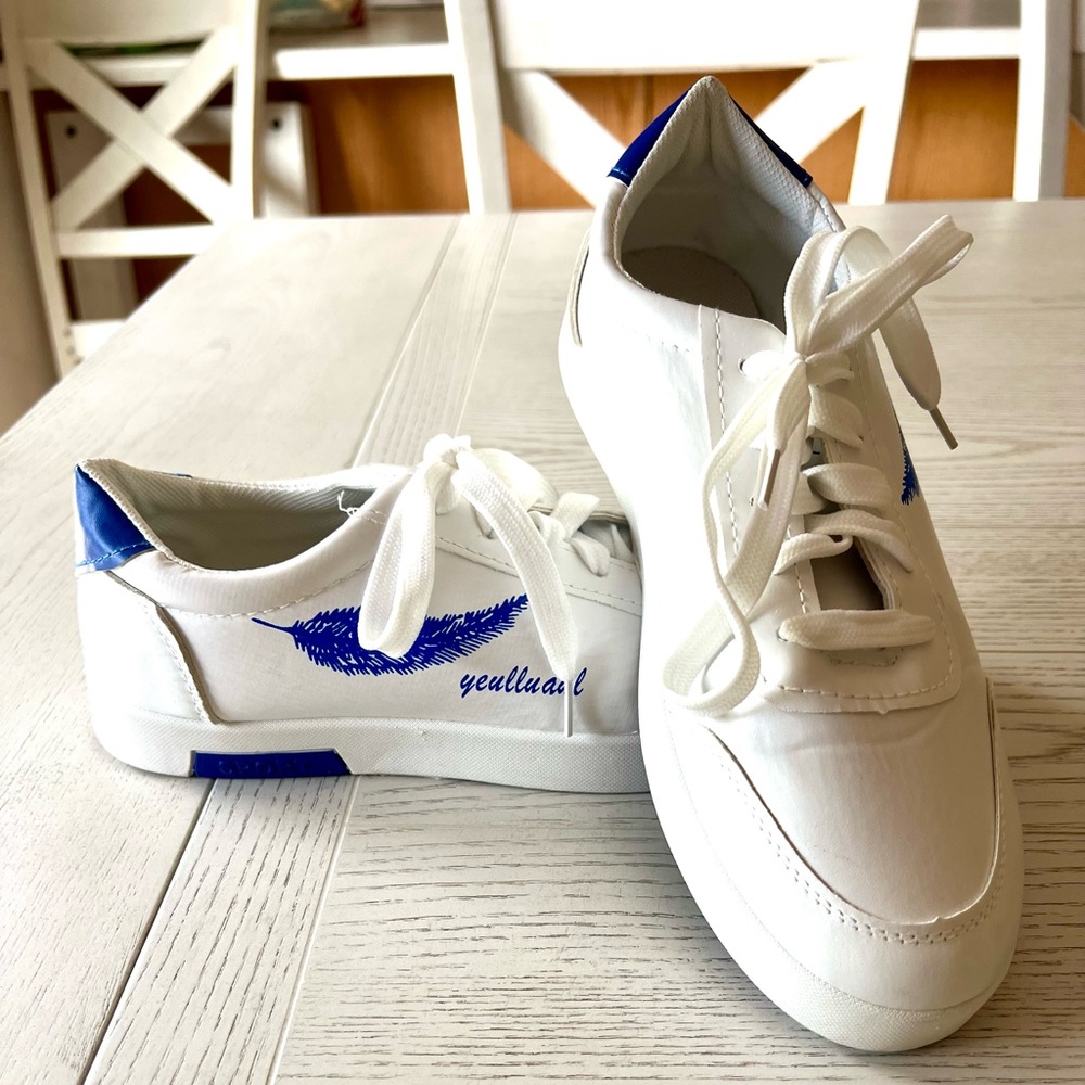 Men’s White Blue Casual Shoes Sz 8/9 (42) Feather Print